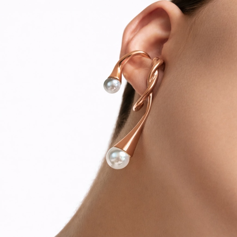⚜️ Extravagant Gold and Pearl Earring